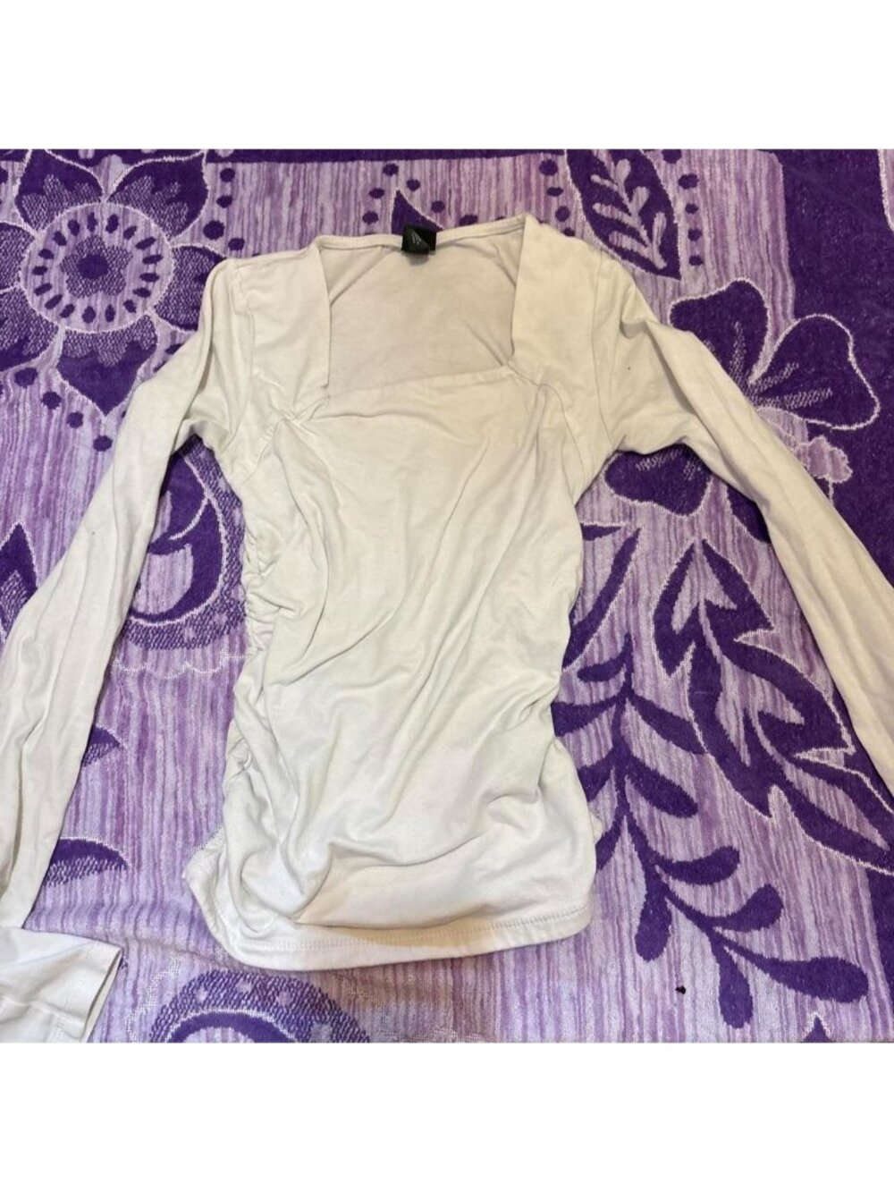 White long sleeve top with square neckline #squareneck #basics